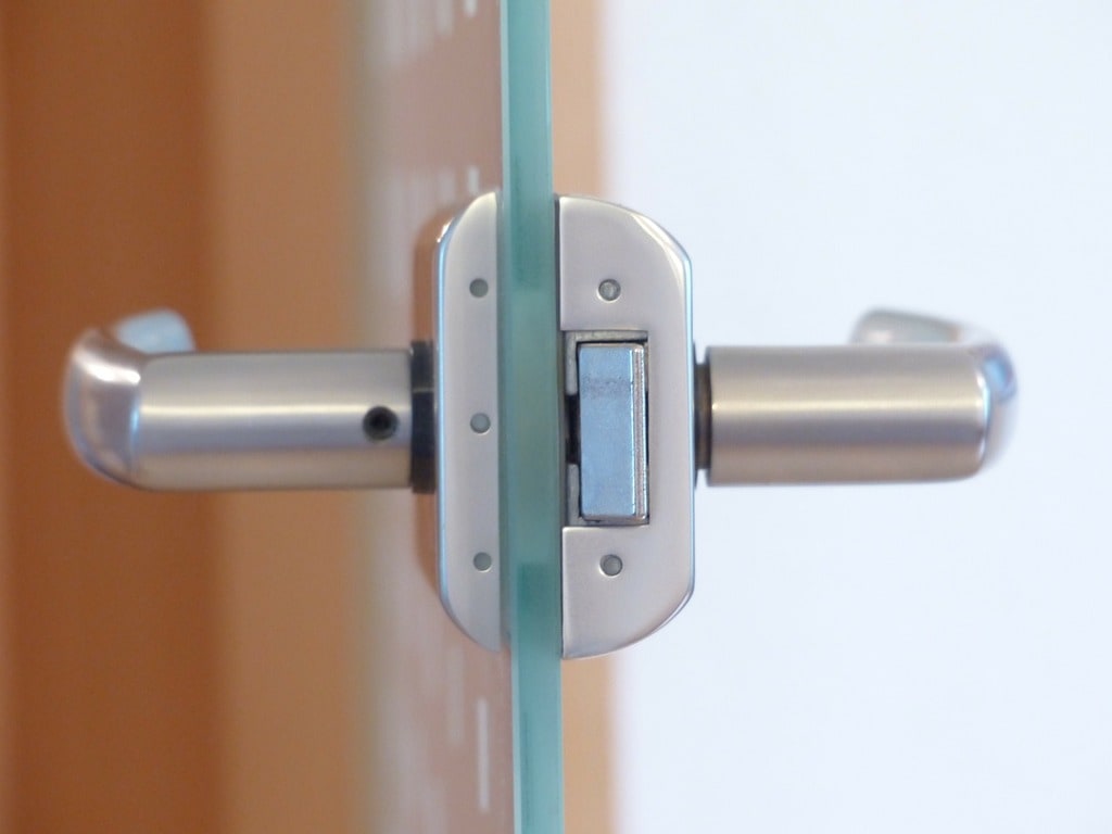 Changer sa serrure en 30 minutes guide pratique pour votre porte d'entrée