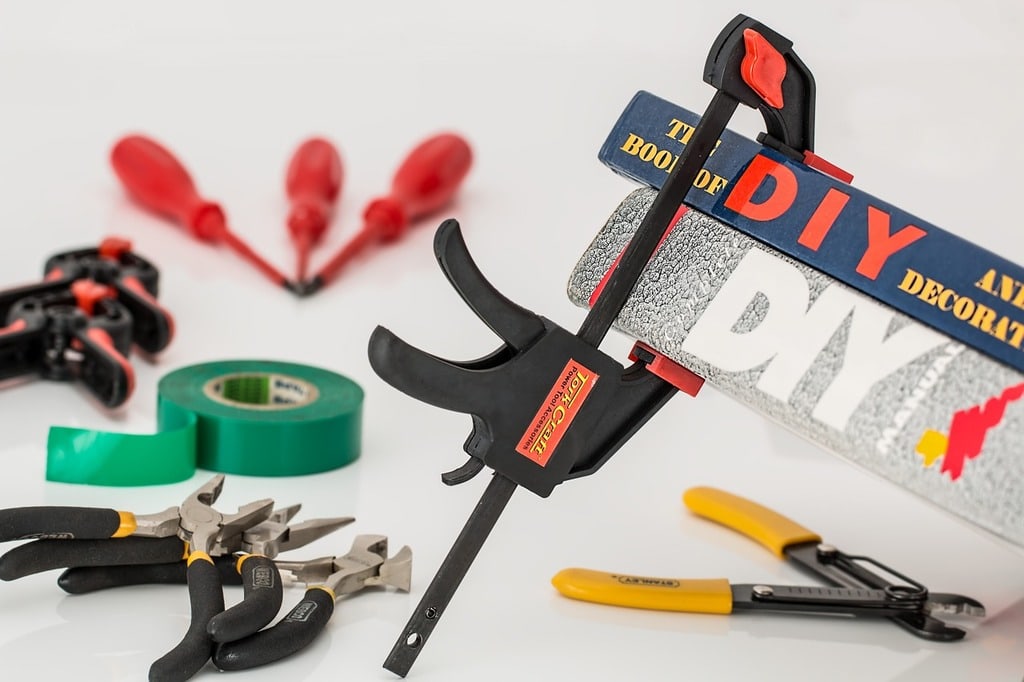 Sécuriser votre intérieur les bonnes pratiques pour fixer sur plâtre